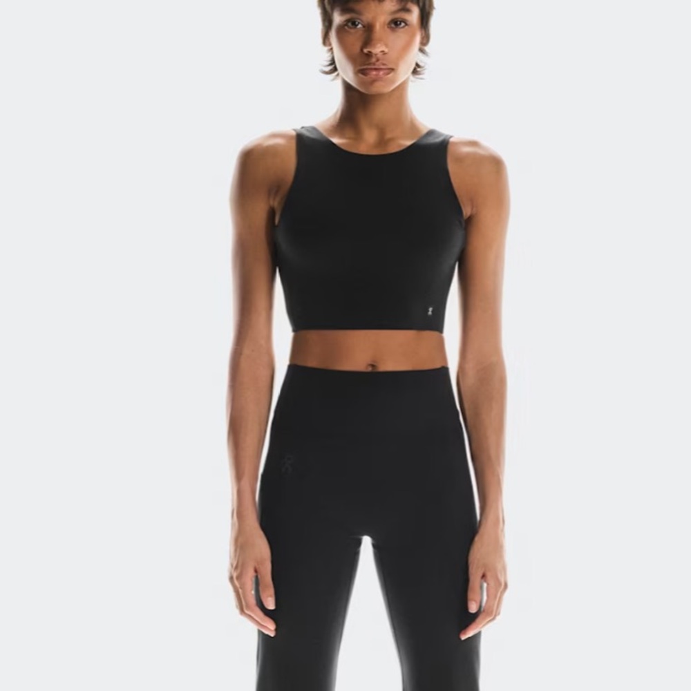 ON RUNNING Studio Black Active Sports Bra